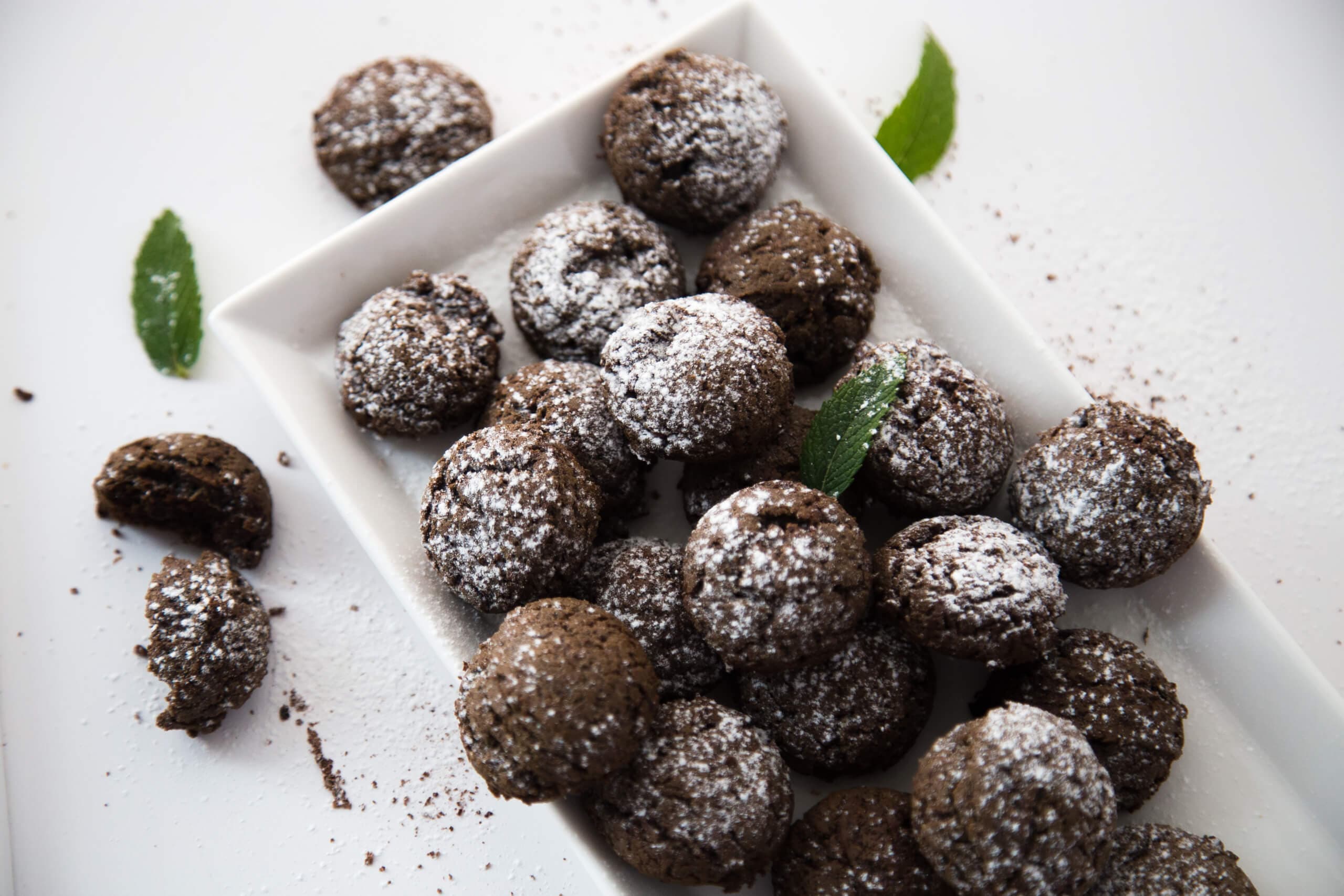 Chocolate Mint Crackle Cookies