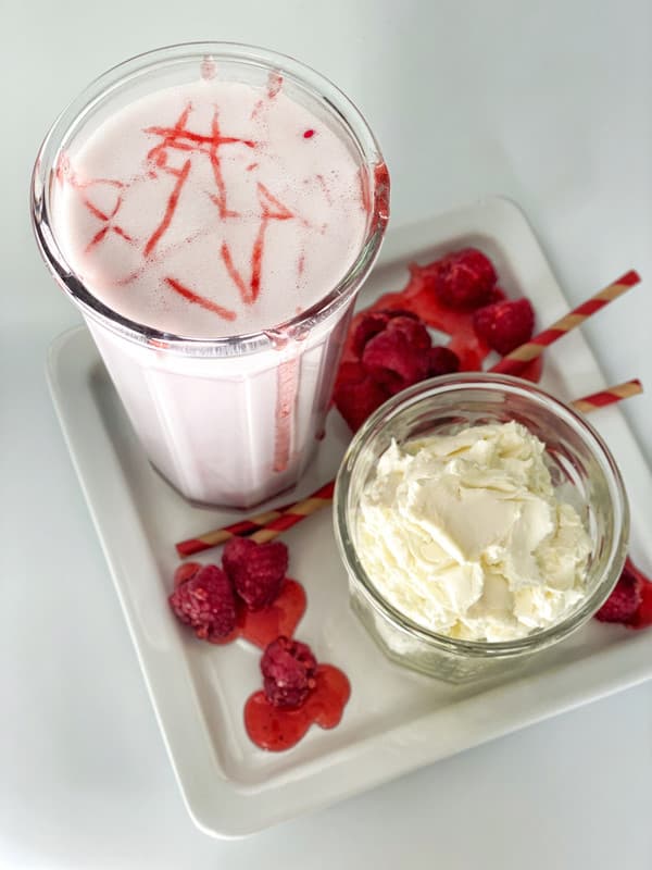 raspberry cheesecake keto chow shake