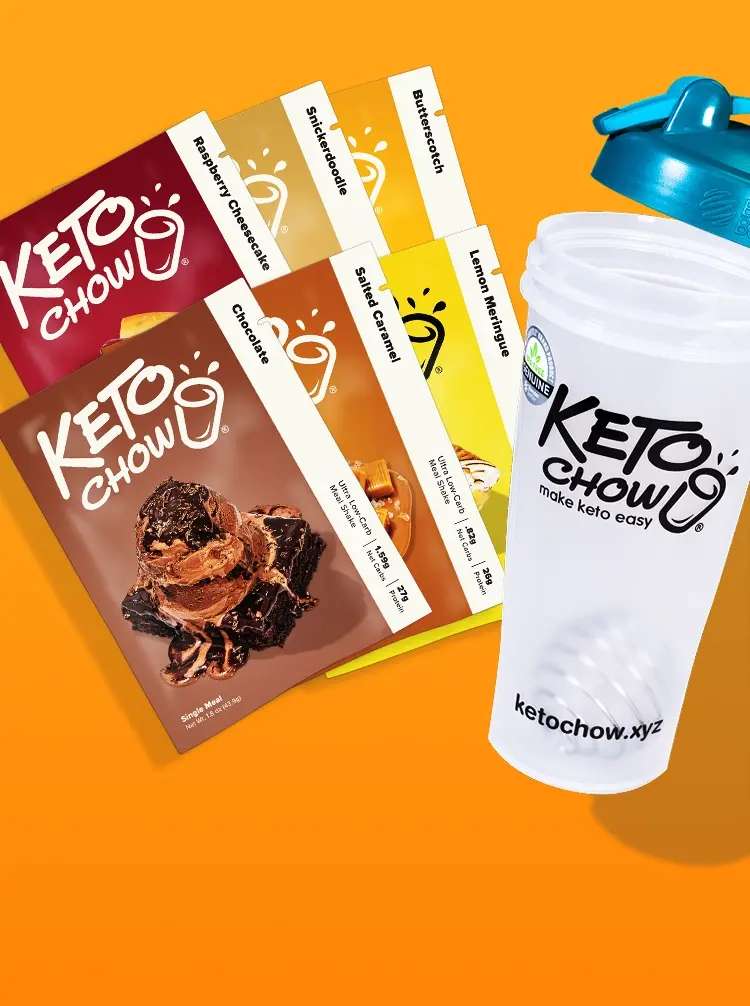 A blender bottle and 6 Keto Chow single meal packets on an orange background.